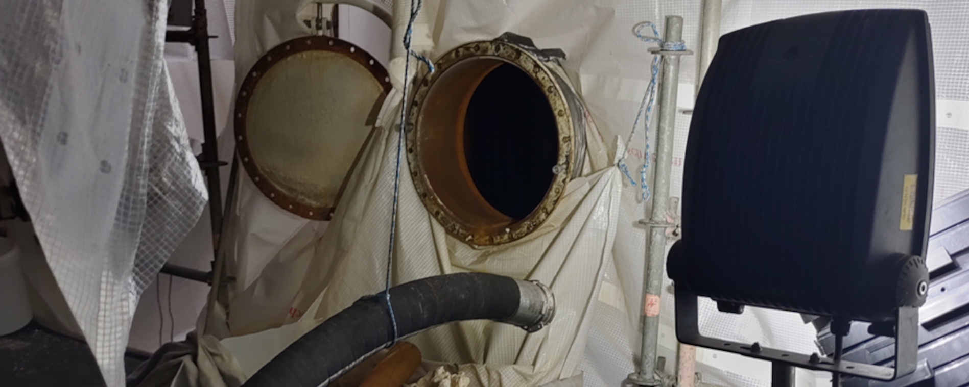 Safety lock during tank cleaning.